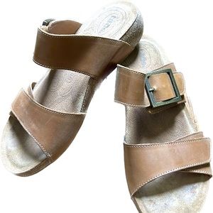 Taos women’s sandals || size 7 1/2 || worn but still in good condition